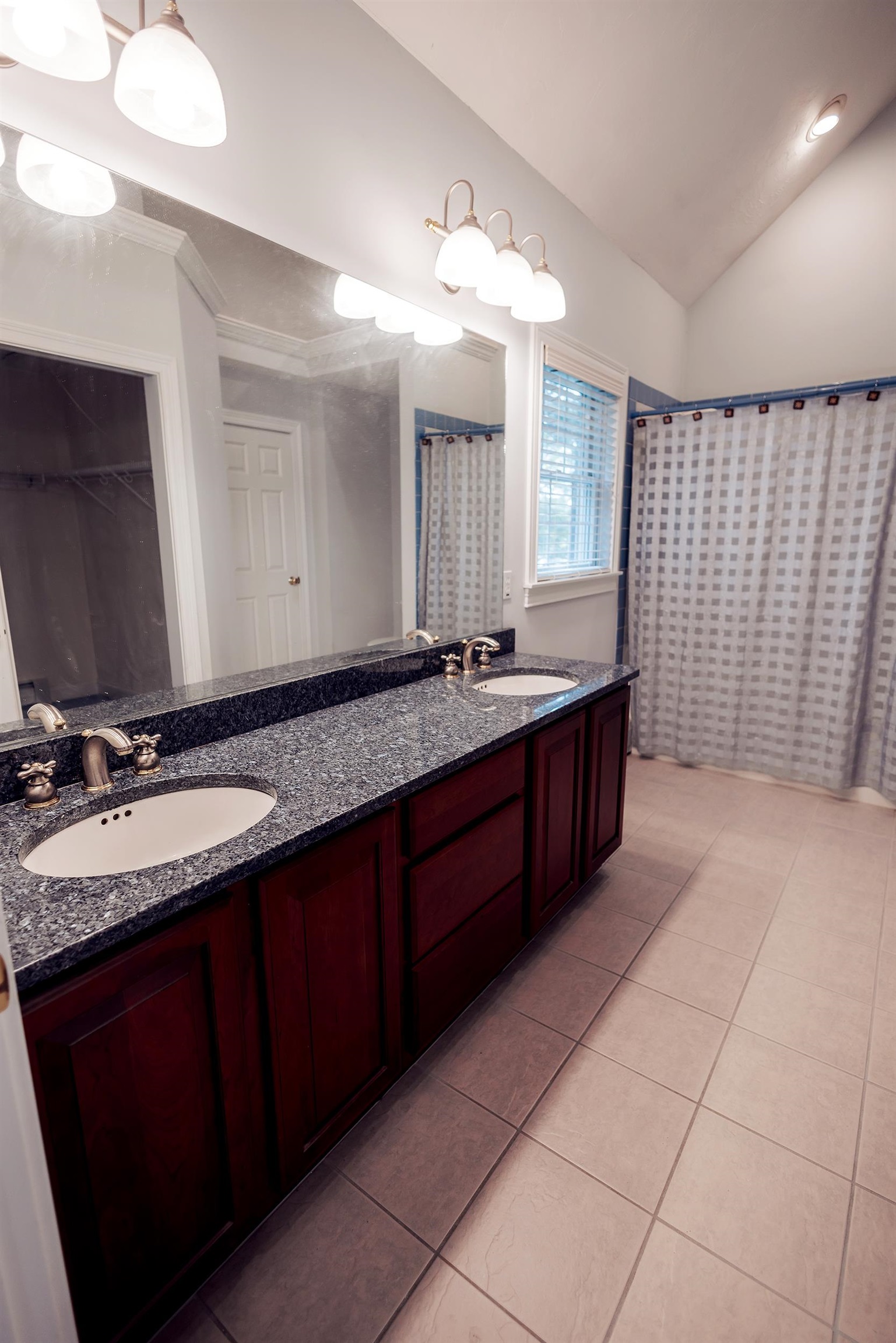 Pelham, New Hampshire, 03076, United States, 4 Bedrooms Bedrooms, ,3 BathroomsBathrooms,Residential,For Sale,1897003