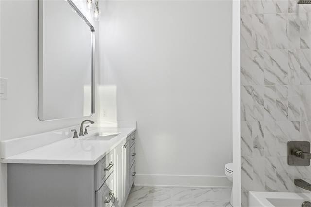 Metairie, Louisiana, 70005, United States, 5 Bedrooms Bedrooms, ,4 BathroomsBathrooms,Residential,For Sale,1990394