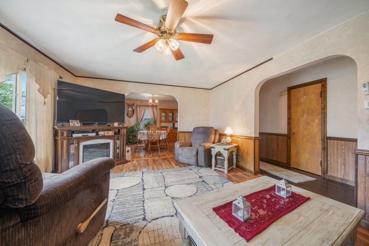 HORTONVILLE, Wisconsin, 54944, United States, 3 Bedrooms Bedrooms, ,2 BathroomsBathrooms,Residential,For Sale,1827520