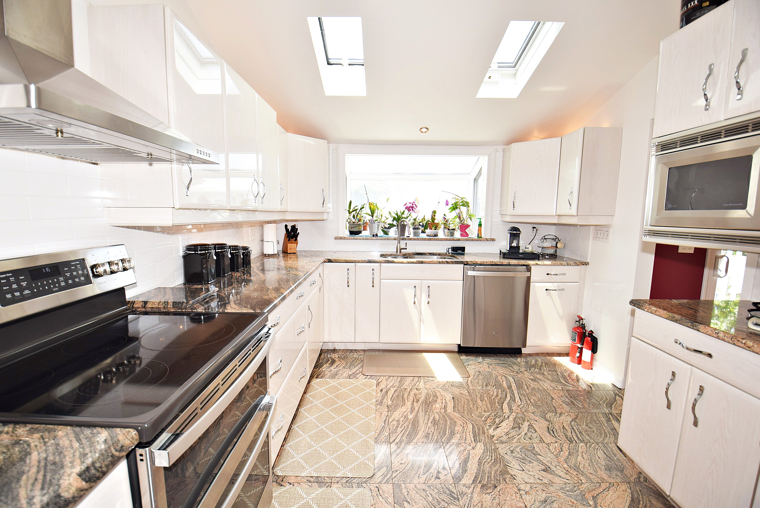 Wheatley Heights, New York, 11798, United States, 5 Bedrooms Bedrooms, ,2 BathroomsBathrooms,Residential,For Sale,1892743