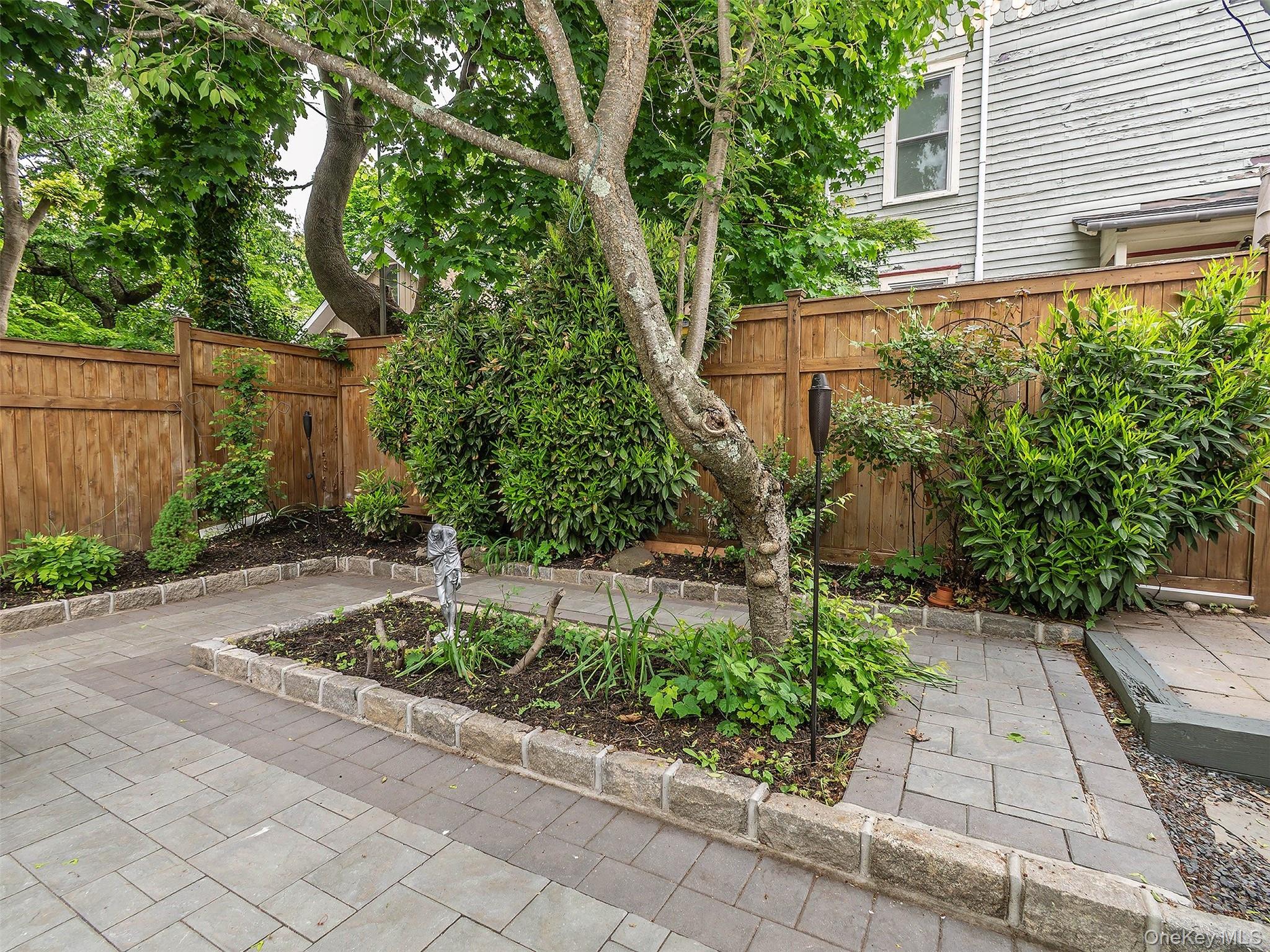  24 Maple Avenue, Sea Cliff, NY, 11579 - 物件實景