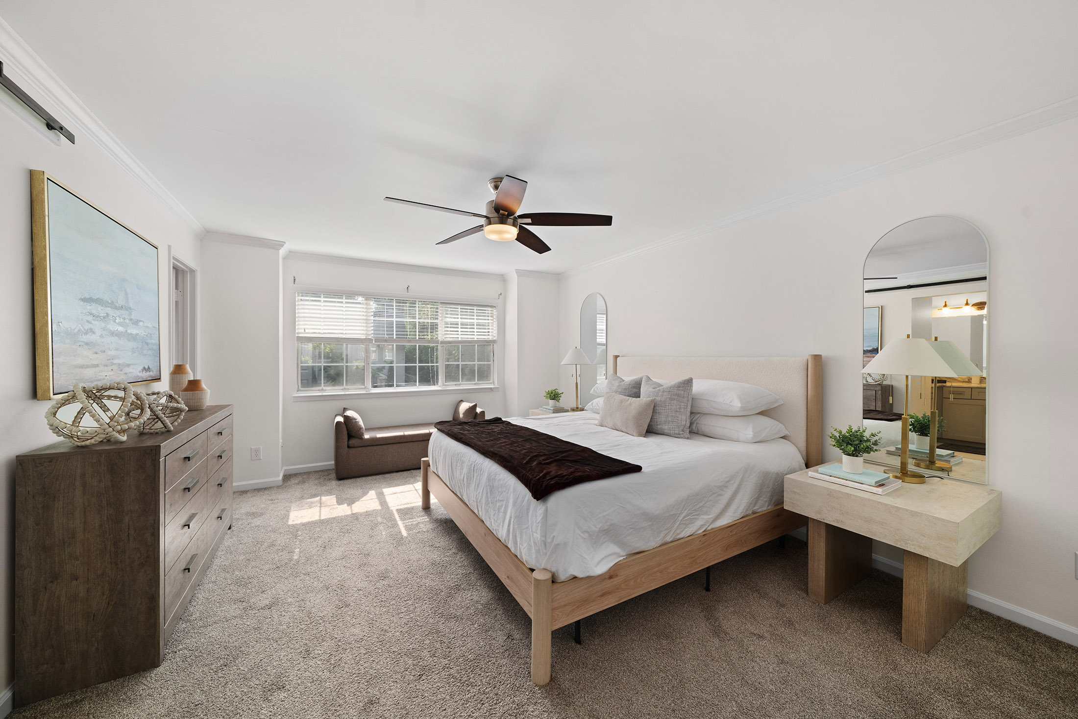  Stunning Turn-key Townhome Tucked Away in Desirable Woodbridge Crossing - 物件實景