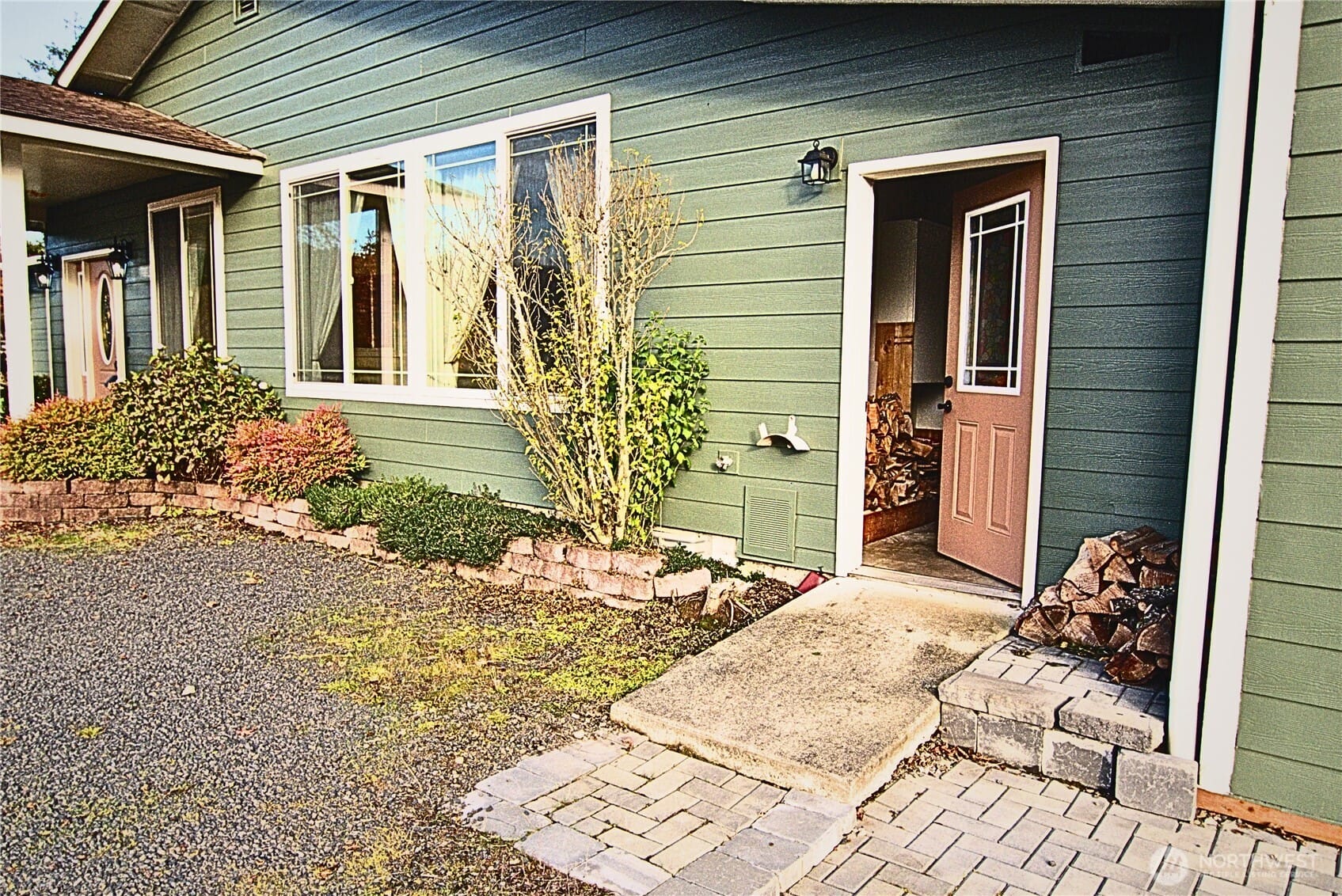 Chehalis, Washington, 98532, United States, 2 Bedrooms Bedrooms, ,1 BathroomBathrooms,Residential,For Sale,1989127