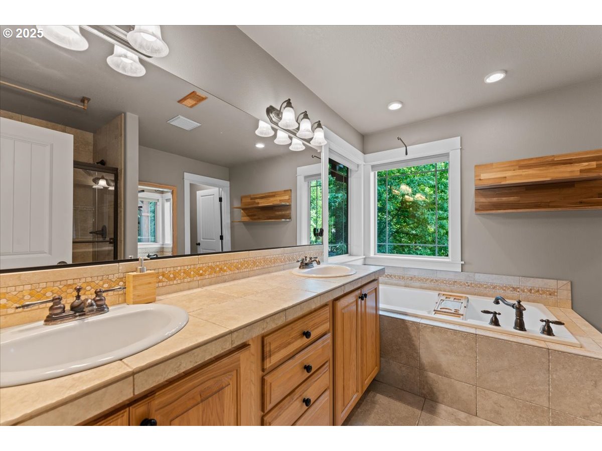Portland, Oregon, 97266, United States, 4 Bedrooms Bedrooms, ,3 BathroomsBathrooms,Residential,For Sale,1836863