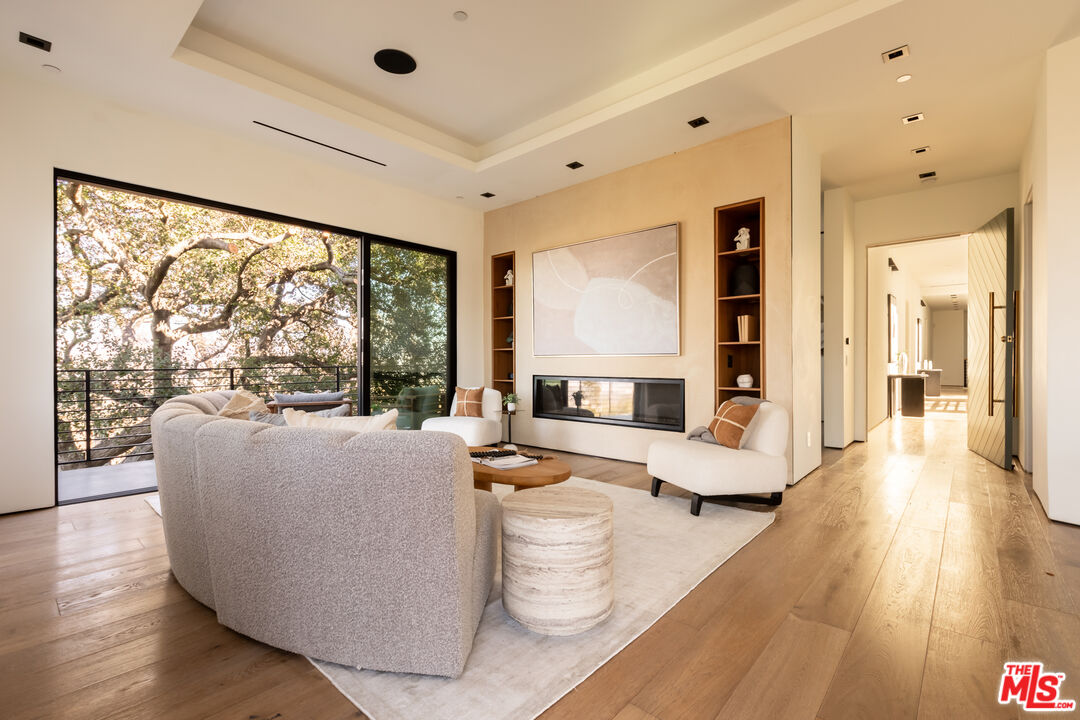 Beverly Hills, California, 90210, United States, 6 Bedrooms Bedrooms, ,6 BathroomsBathrooms,Residential,For Sale,1692711