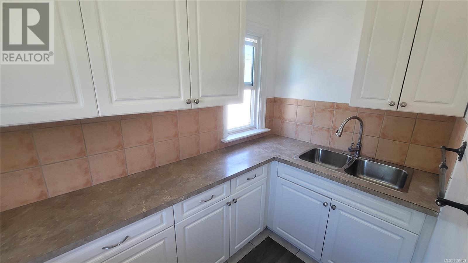 SAANICH, British Columbia, V9A 1B8, CA, 5 Bedrooms Bedrooms, ,2 BathroomsBathrooms,Residential,For Sale,1951080