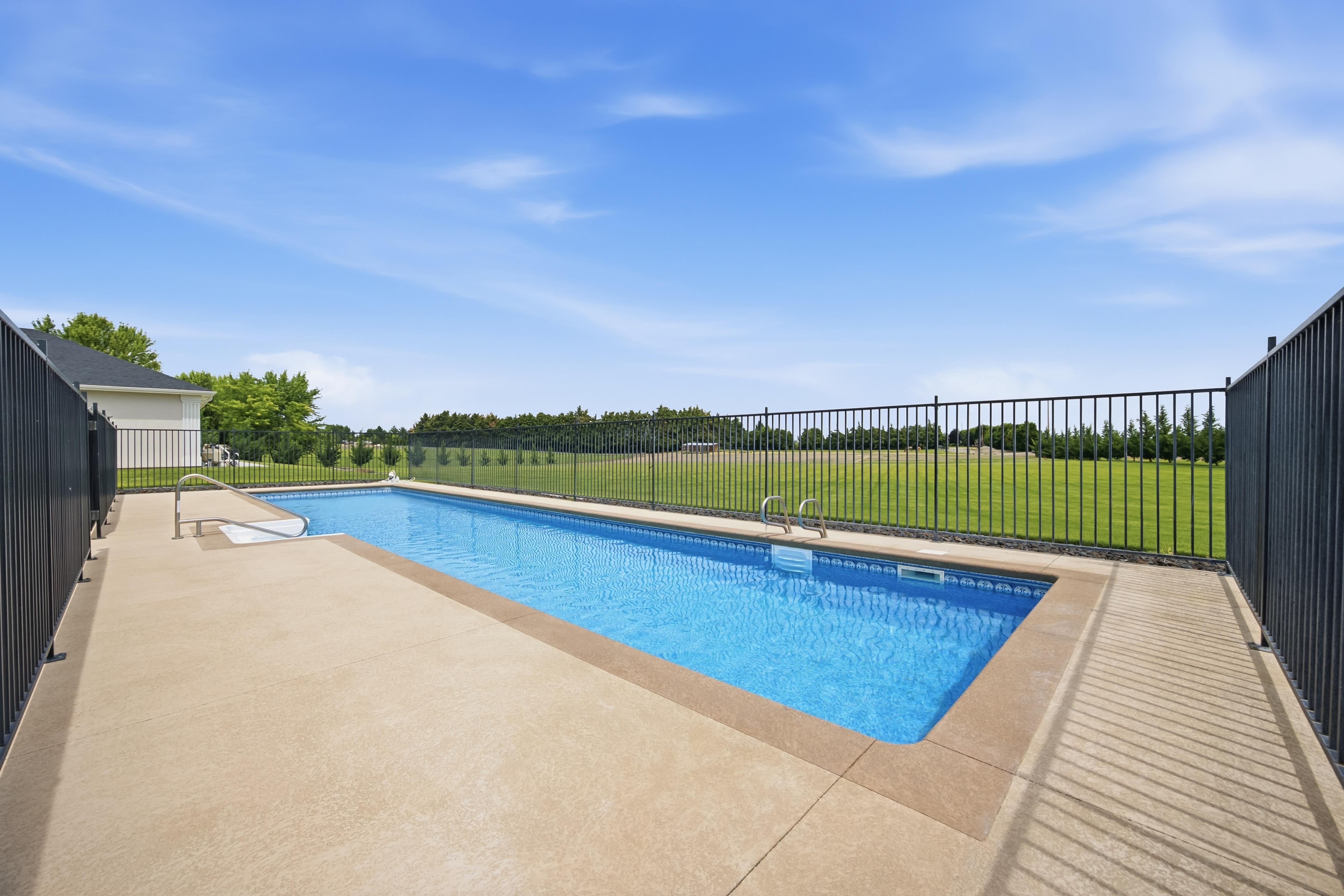  Country Estate with Shop & Pool - 物件實景