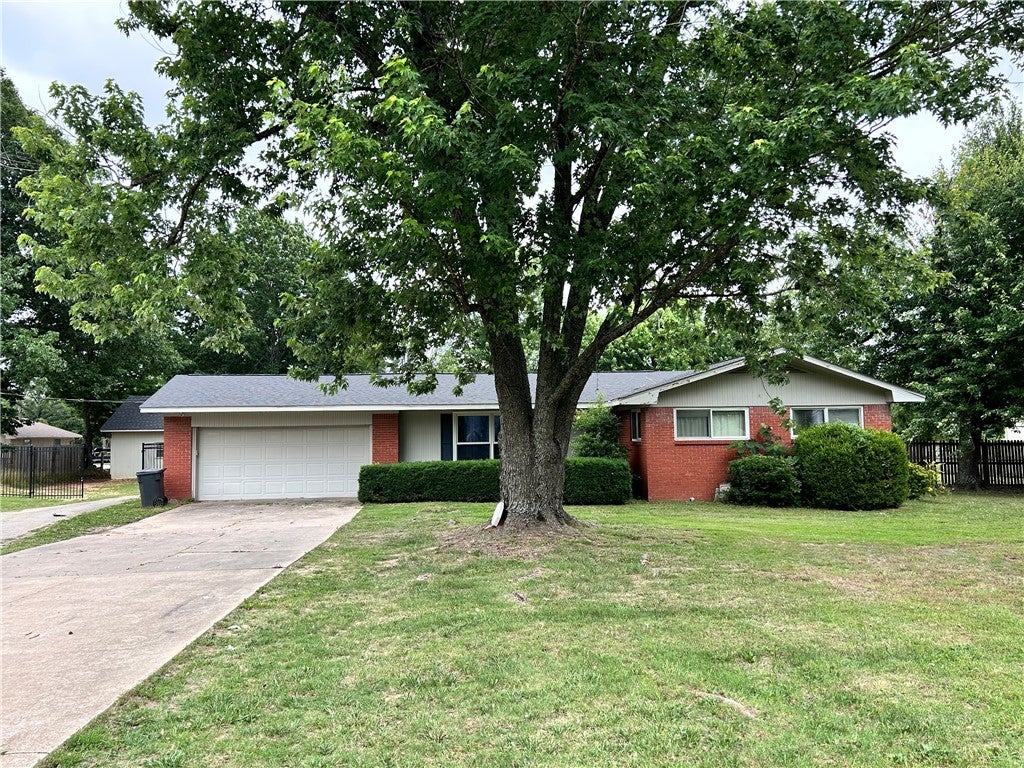 Dixieland Rd, Rogers, AR 72758