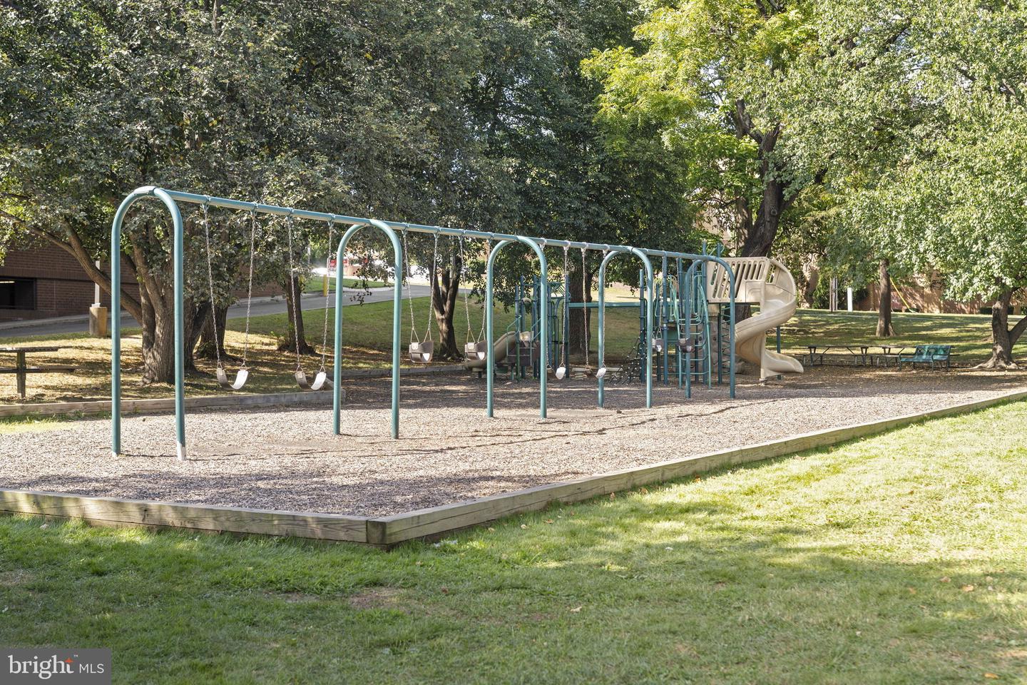 Kensington, Maryland, 20895, United States, 3 Bedrooms Bedrooms, ,2 BathroomsBathrooms,Residential,For Sale,1999038