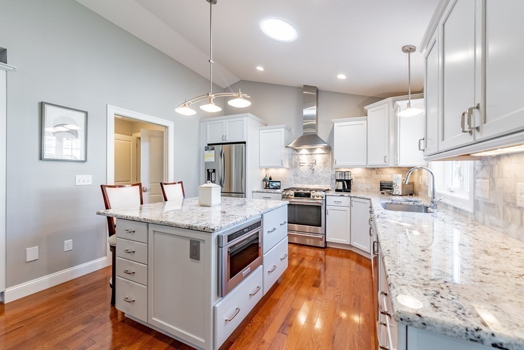 Ludlow, Massachusetts, 01056, United States, 2 Bedrooms Bedrooms, ,2 BathroomsBathrooms,Residential,For Sale,1925126