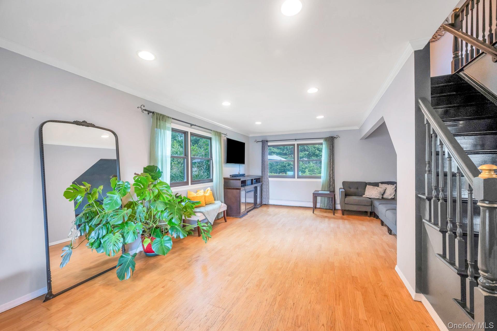 Port Jefferson Station, New York, 11776, United States, 4 Bedrooms Bedrooms, ,3 BathroomsBathrooms,Residential,For Sale,1941704