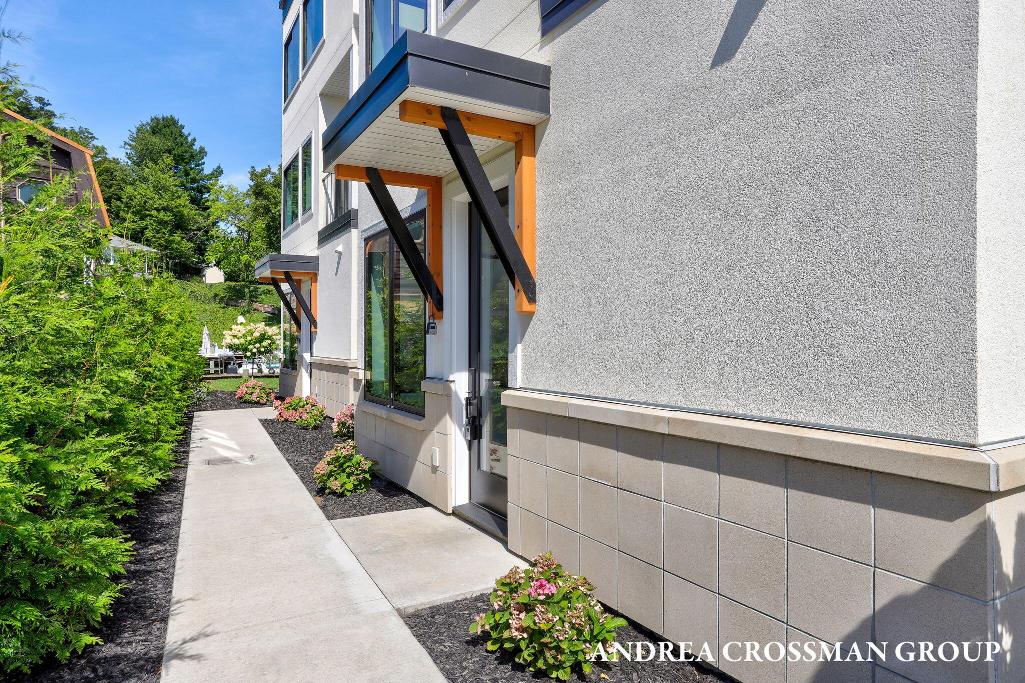 South Haven, Michigan, 49090, United States, 3 Bedrooms Bedrooms, ,3 BathroomsBathrooms,Residential,For Sale,1987512