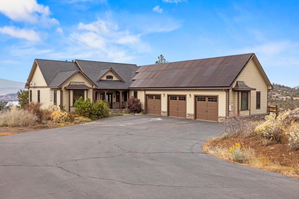 Klamath Falls, Oregon, 97601, United States, 4 Bedrooms Bedrooms, ,3 BathroomsBathrooms,Residential,For Sale,1987766