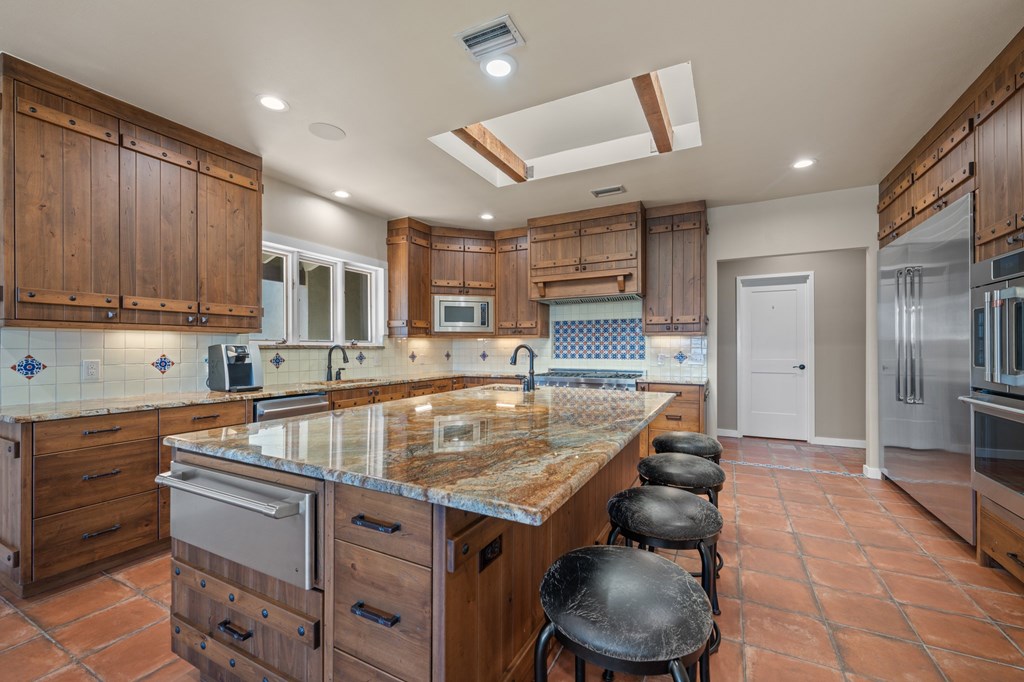 Kerrville, Texas, 78028, United States, 4 Bedrooms Bedrooms, ,5 BathroomsBathrooms,Residential,For Sale,1740072