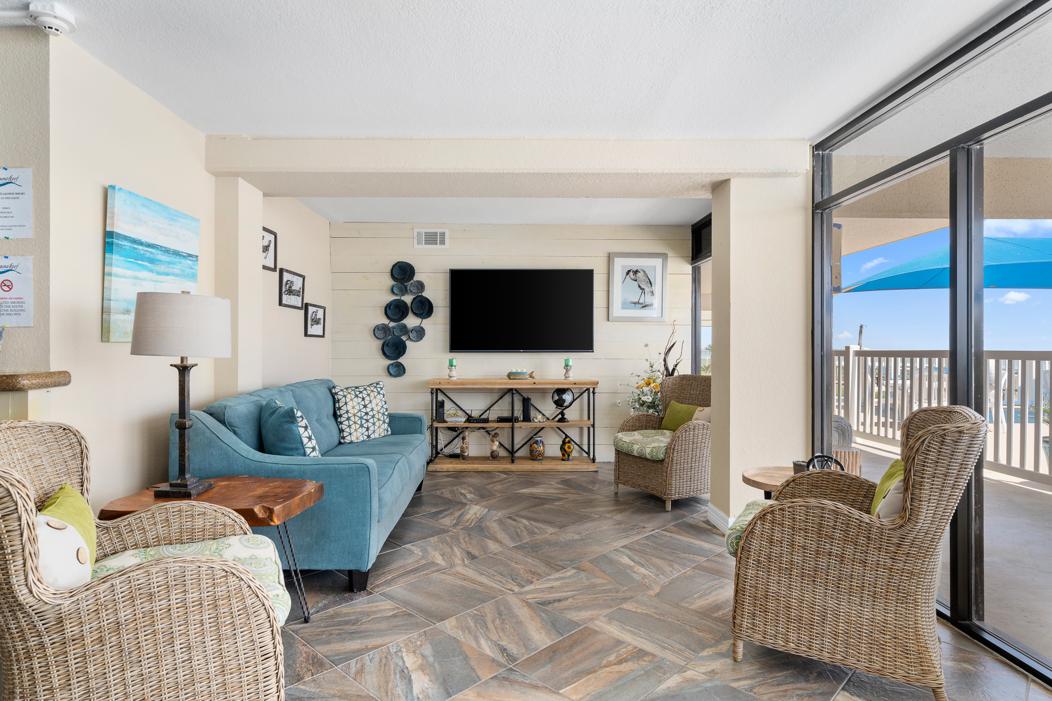  STUNNING WATERFRONT CONDO WITH MODERN UPDATES & SPECTACULAR VIEWS - 物件實景