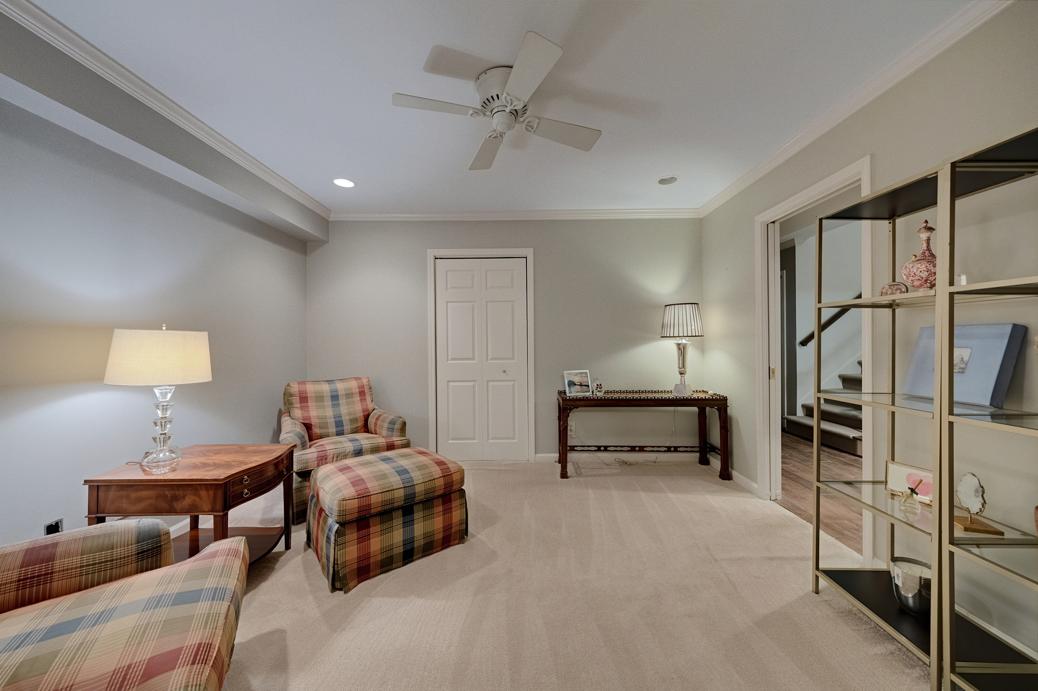  Elegantly Renovated Townhome in Gated Community - 物件實景