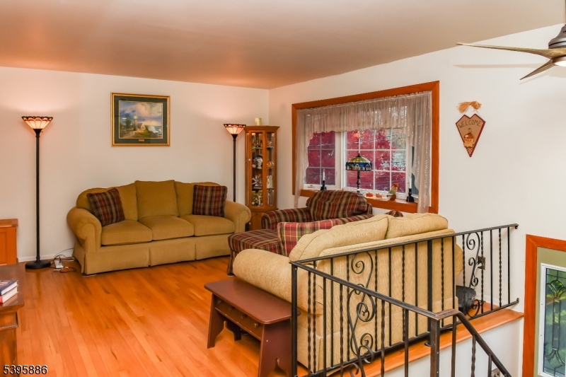 Mount Olive Twp., New Jersey, 07836, United States, 4 Bedrooms Bedrooms, ,2 BathroomsBathrooms,Residential,For Sale,1987785