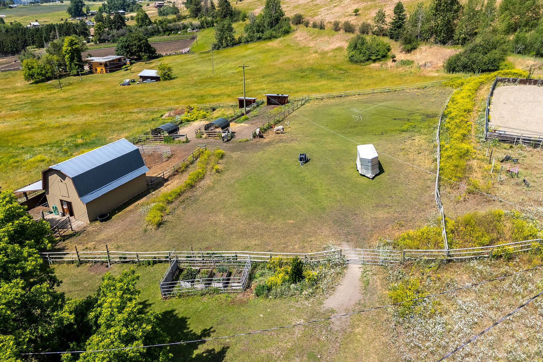  Ten Acres in Coldstream - 物件實景