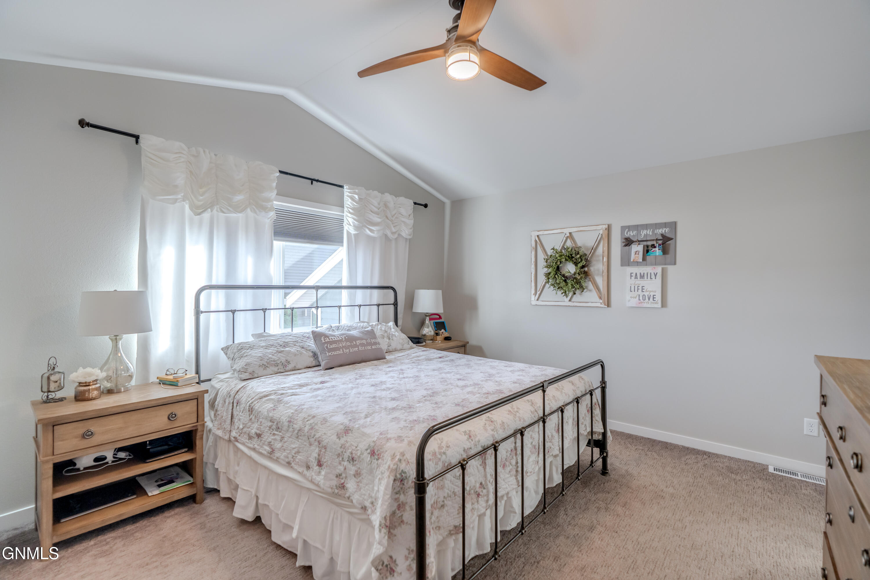 Bismarck, North Dakota, 58504, United States, 5 Bedrooms Bedrooms, ,2 BathroomsBathrooms,Residential,For Sale,1986096