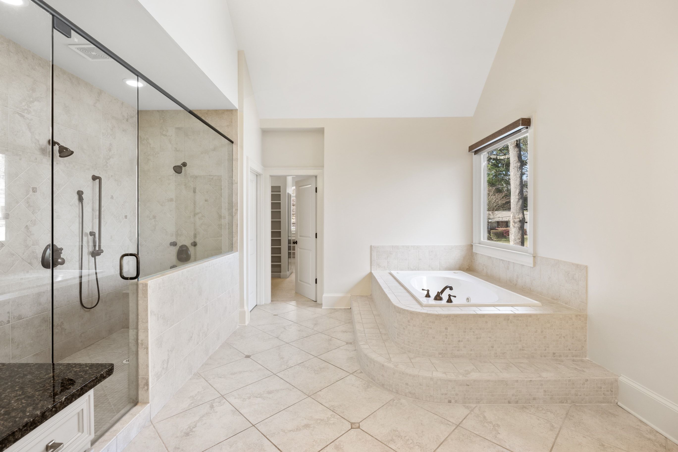  Move-in Ready Home Offers Exceptional Space, Comfort, and Craftsmanship - 物件實景