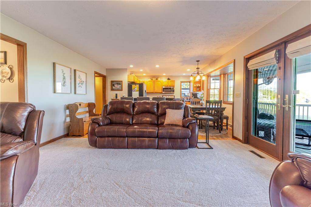 Chester, West Virginia, 26034, United States, 3 Bedrooms Bedrooms, ,3 BathroomsBathrooms,Residential,For Sale,1975770