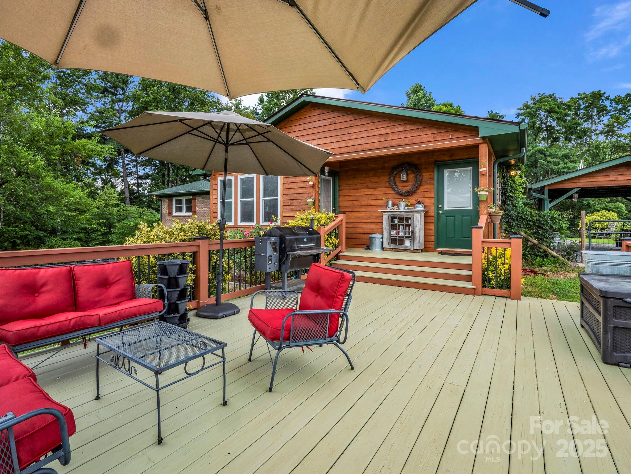 Saluda, North Carolina, 28773, United States, 4 Bedrooms Bedrooms, ,2 BathroomsBathrooms,Residential,For Sale,1978089