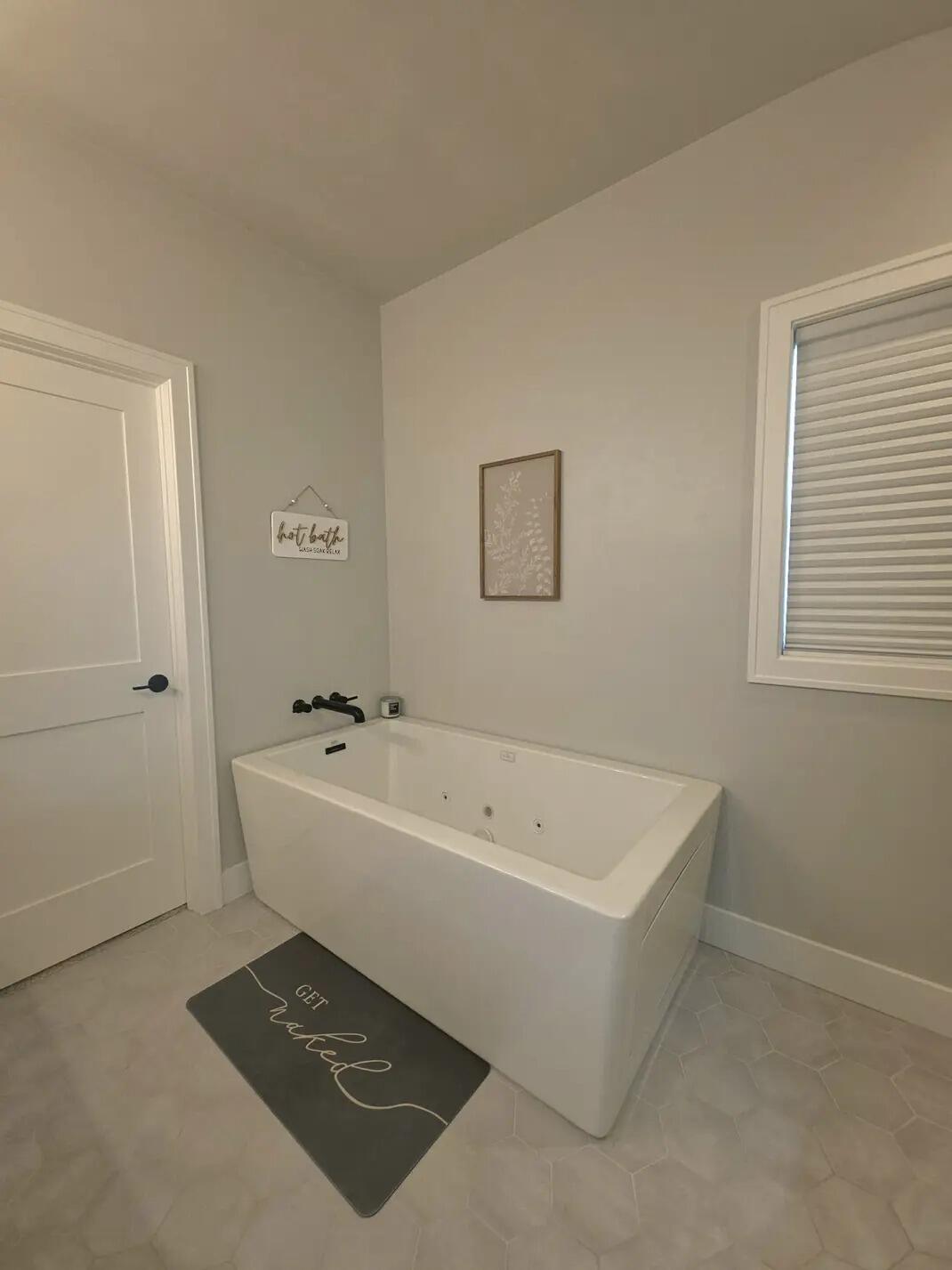 Manitowoc, Wisconsin, 54220, United States, 5 Bedrooms Bedrooms, ,3 BathroomsBathrooms,Residential,For Sale,1950077