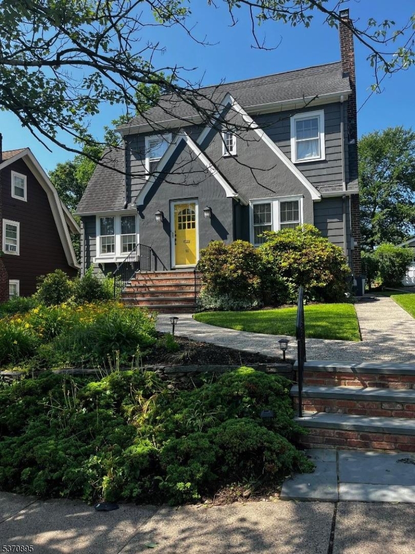 Maplewood Twp., New Jersey, 07040, United States, 4 Bedrooms Bedrooms, ,3 BathroomsBathrooms,Residential,For Sale,1940920
