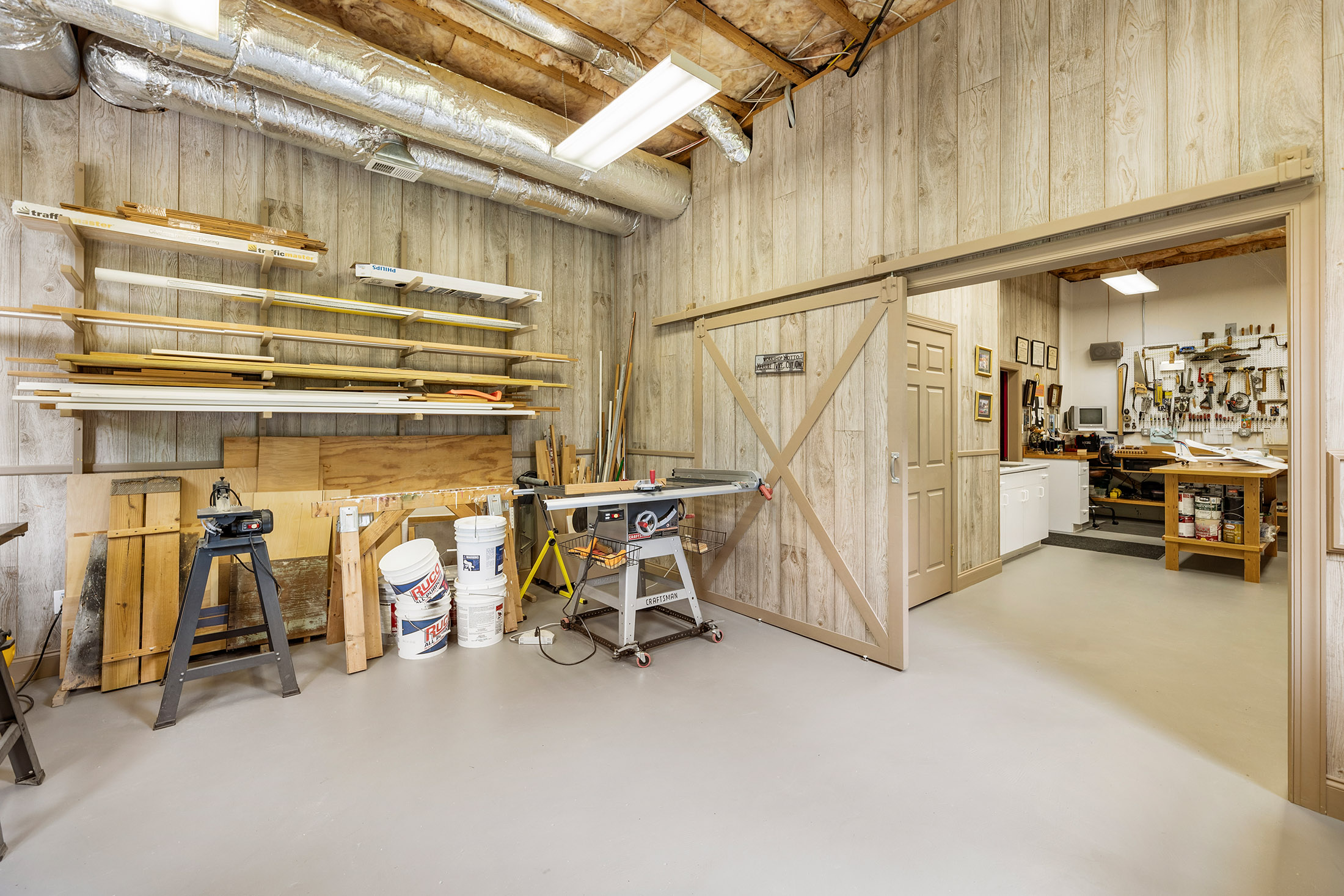 Tucked Among Mature Hardwoods on a Private 1.25+/- Acre River Lot - 物件實景