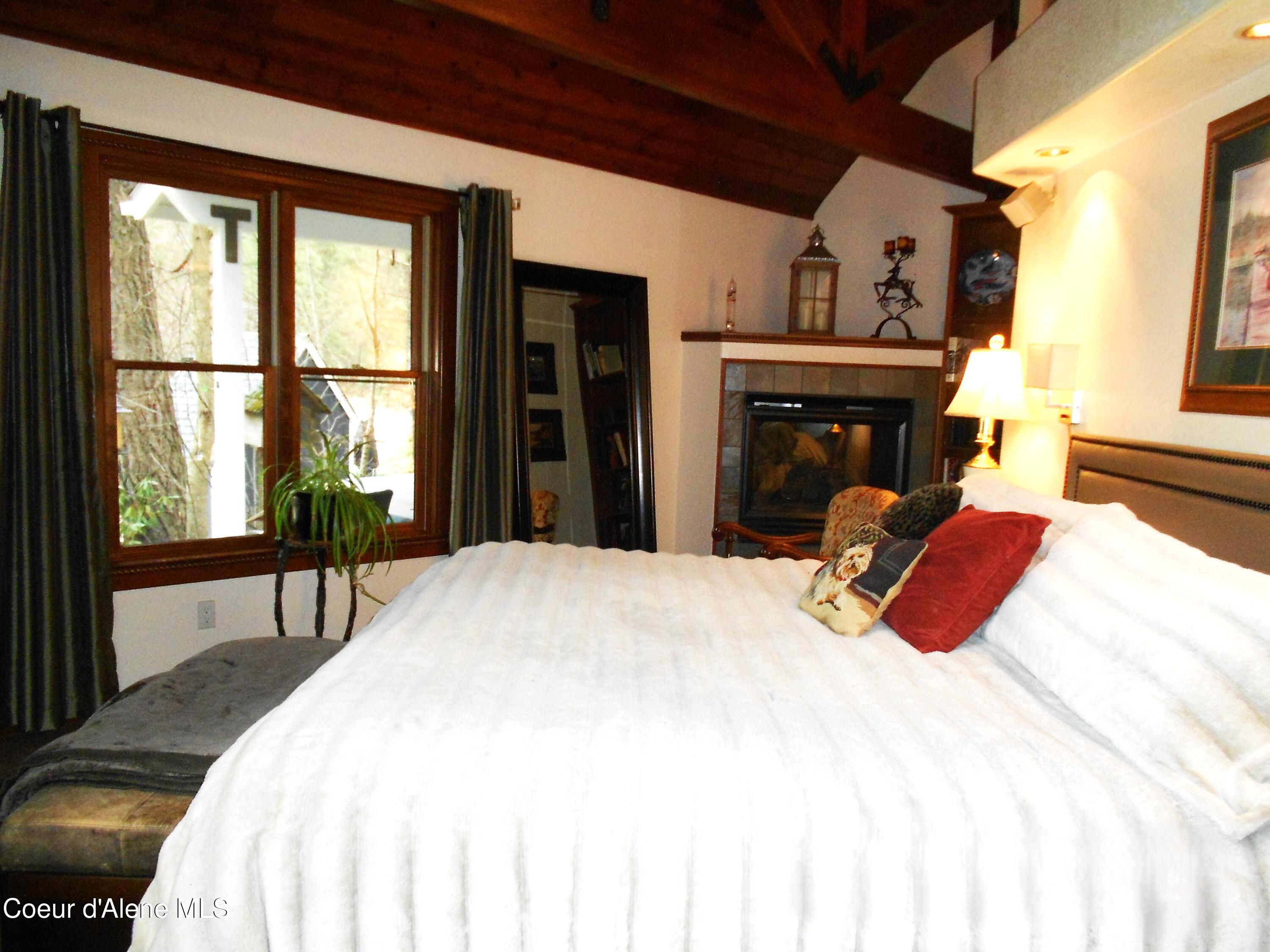 Coeur d'Alene, Idaho, 83814, United States, 4 Bedrooms Bedrooms, ,3 BathroomsBathrooms,Residential,For Sale,2012550