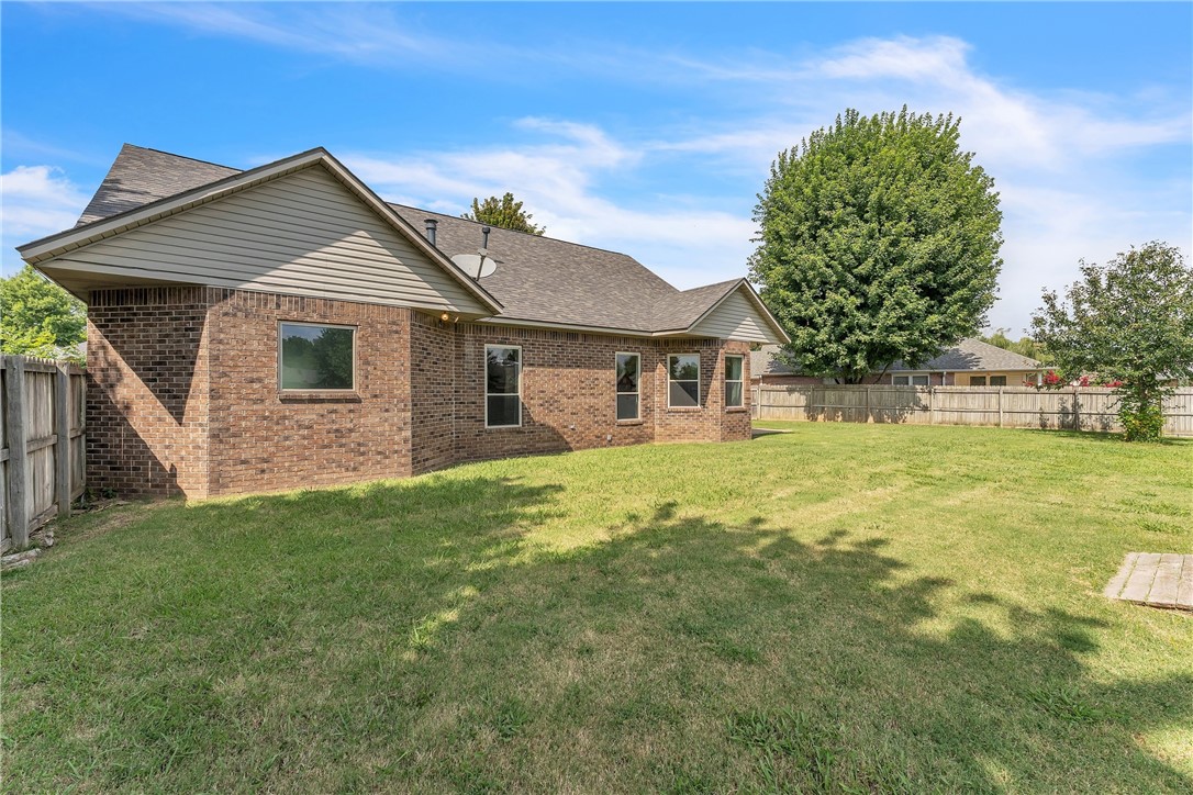 Bentonville, Arkansas, 72713, United States, 5 Bedrooms Bedrooms, ,3 BathroomsBathrooms,Residential,For Sale,1882390