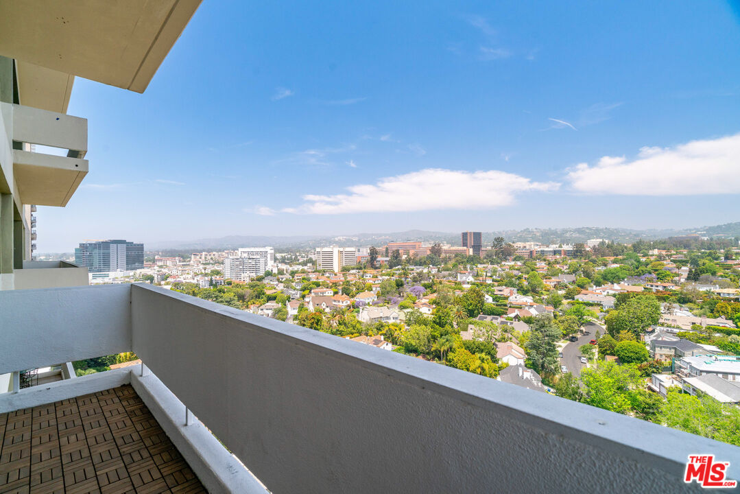 Los Angeles, California, 90024, United States, 2 Bedrooms Bedrooms, ,2 BathroomsBathrooms,Residential,For Sale,1891333