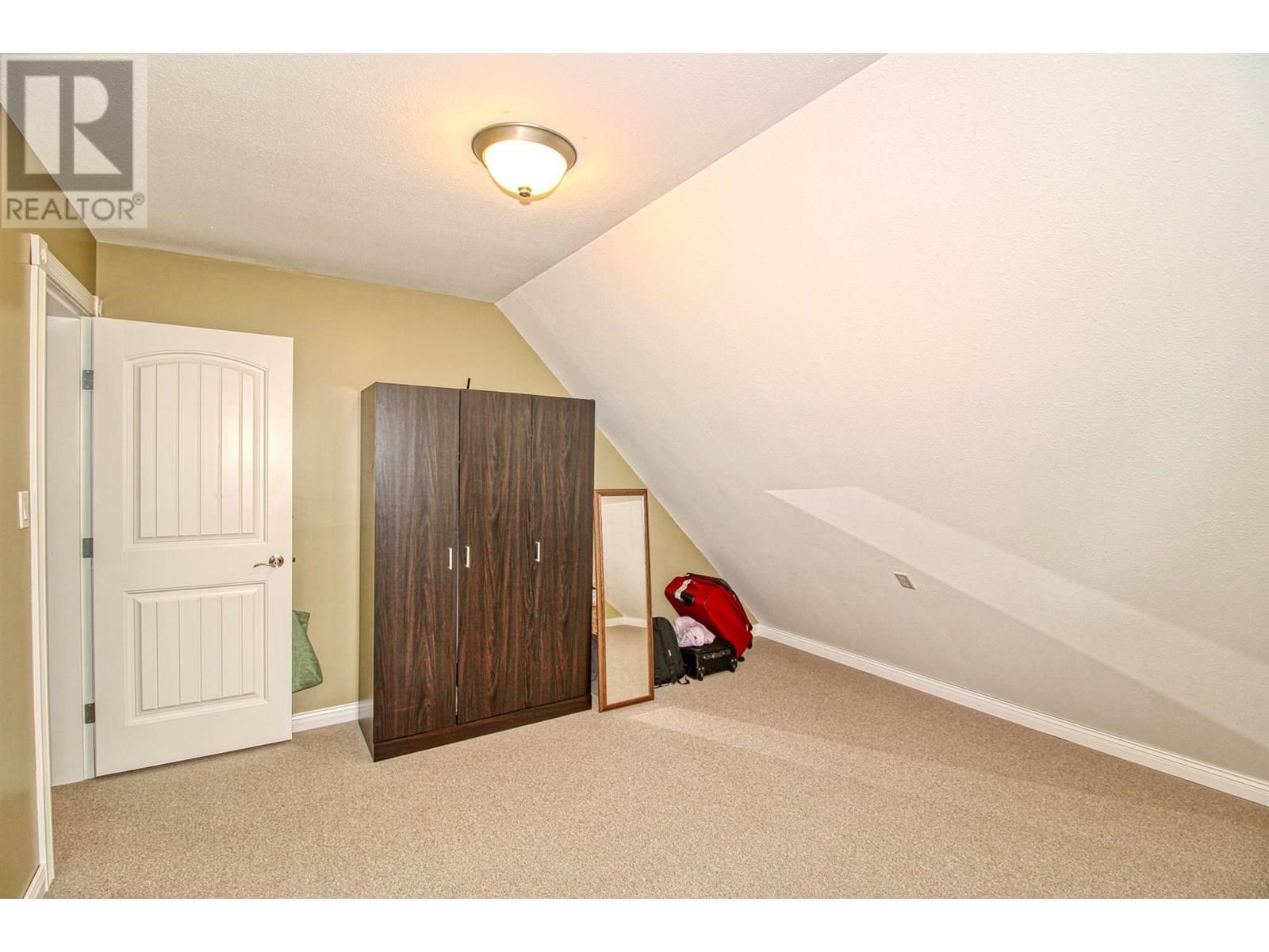 KELOWNA, British Columbia, V1Z 3W4, CA, 5 Bedrooms Bedrooms, ,3 BathroomsBathrooms,Residential,For Sale,1876914