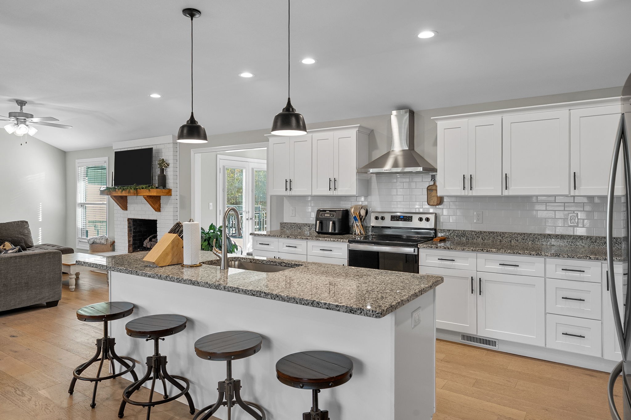 Clarksville, Tennessee, 37040, United States, 4 Bedrooms Bedrooms, ,3 BathroomsBathrooms,Residential,For Sale,1988852