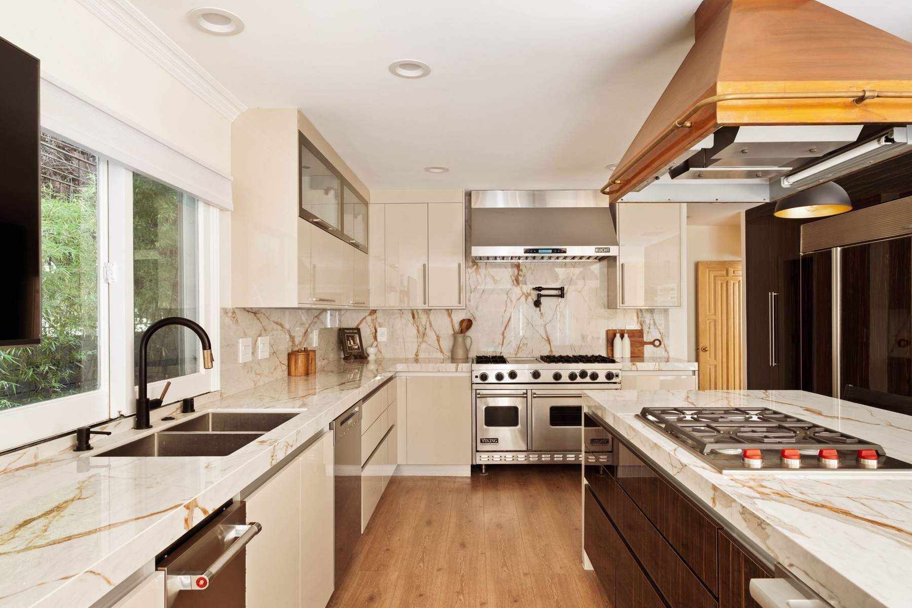 2103  N Hobart Blvd - 物件實景
