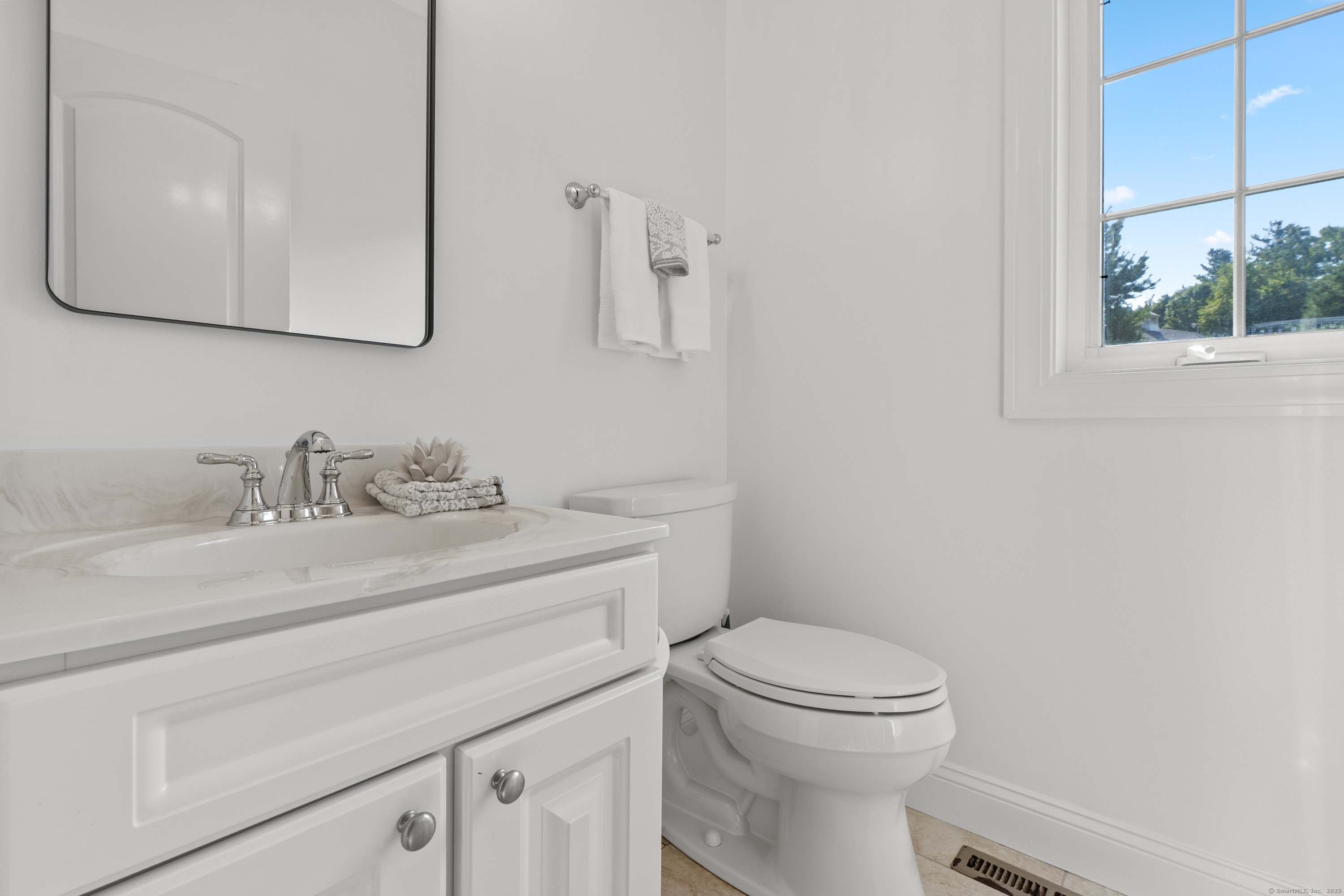 Manchester, Connecticut, 06040, United States, 4 Bedrooms Bedrooms, ,3 BathroomsBathrooms,Residential,For Sale,1919833