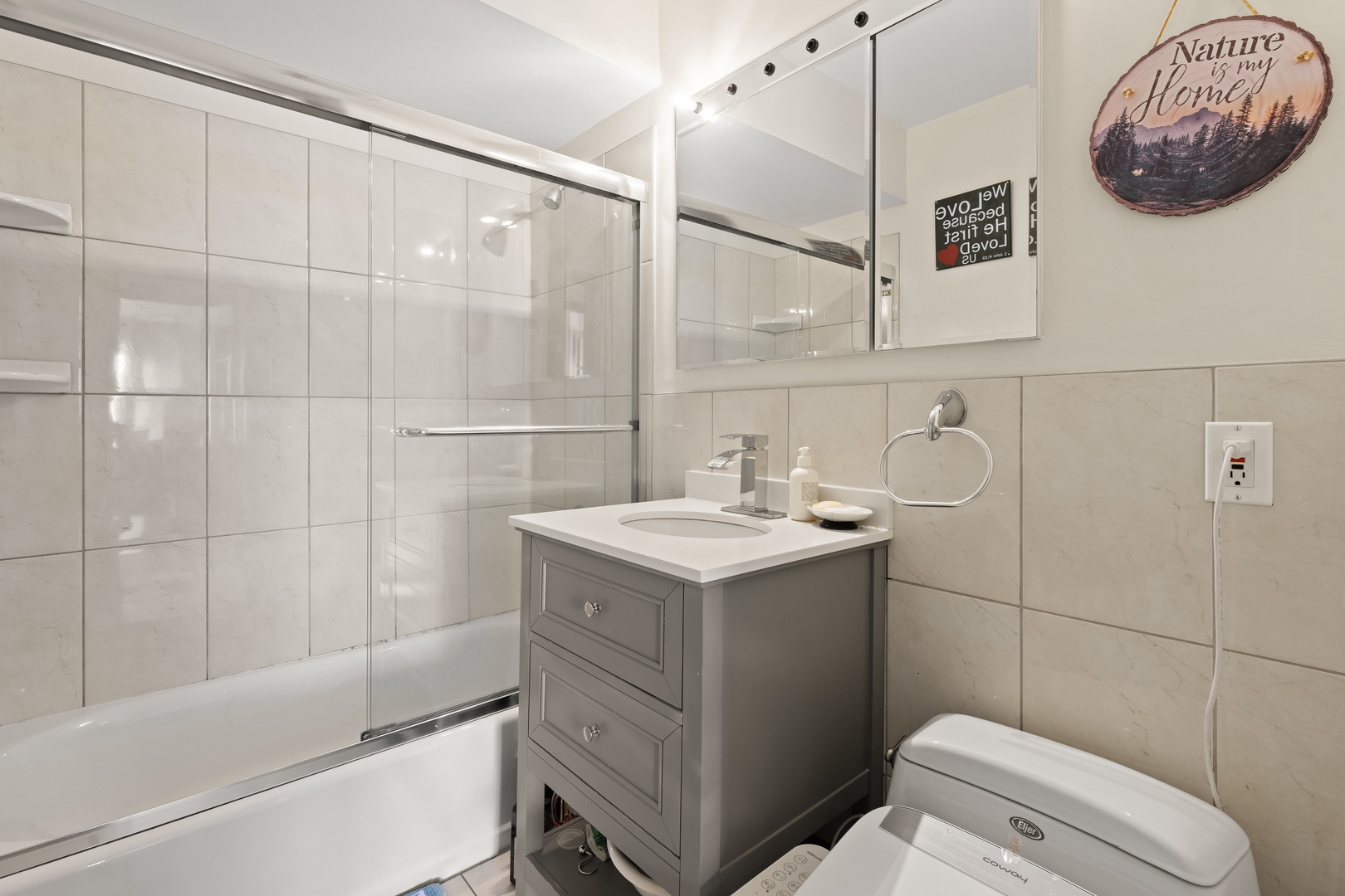 Northbrook, Illinois, 60062, United States, 5 Bedrooms Bedrooms, ,5 BathroomsBathrooms,Residential,For Sale,1987752