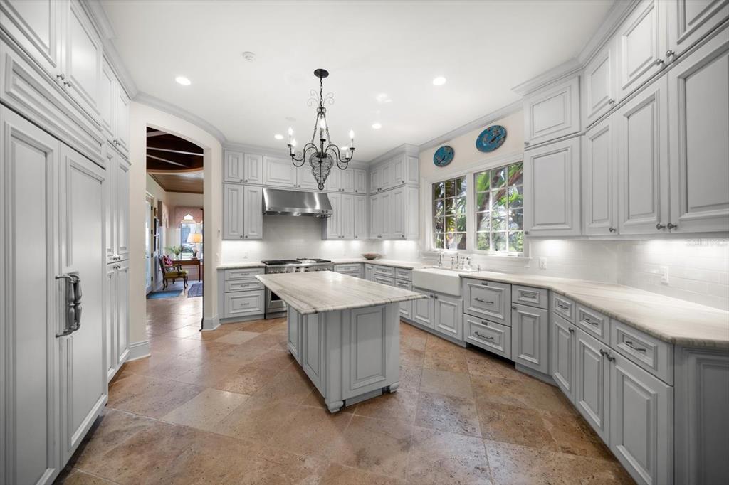 Tampa, Florida, 33606, United States, 5 Bedrooms Bedrooms, ,4 BathroomsBathrooms,Residential,For Sale,1827015