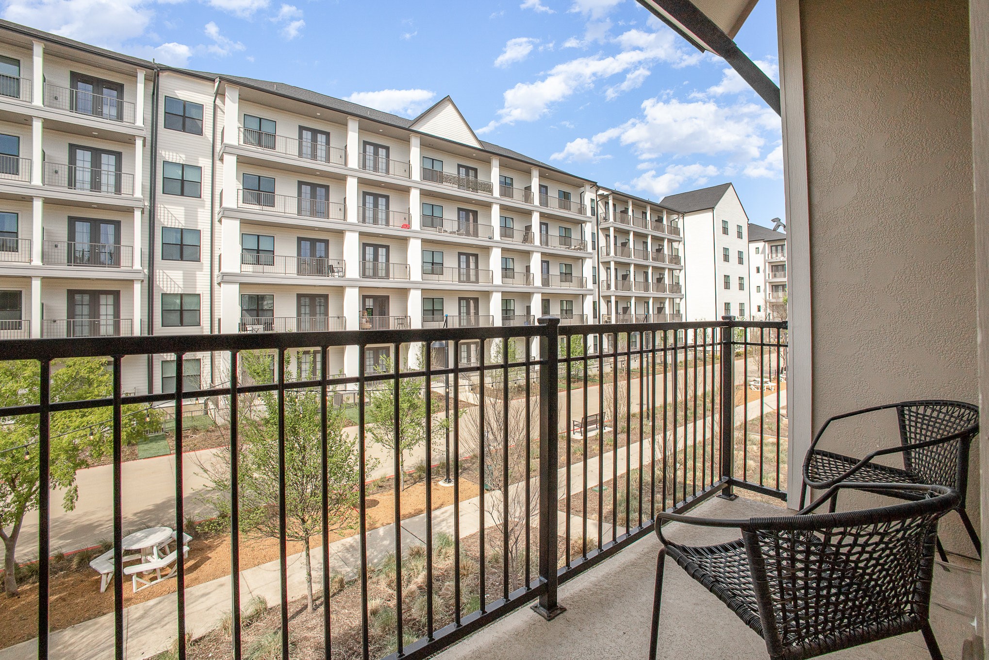 Dallas, Texas, 75212, United States, 3 Bedrooms Bedrooms, ,4 BathroomsBathrooms,Residential,For Sale,1760798