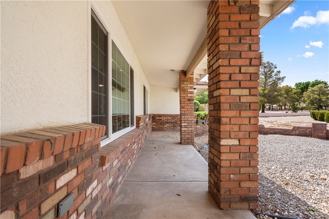 Kingman, Arizona, 86409, United States, 5 Bedrooms Bedrooms, ,1 BathroomBathrooms,Residential,For Sale,1891377
