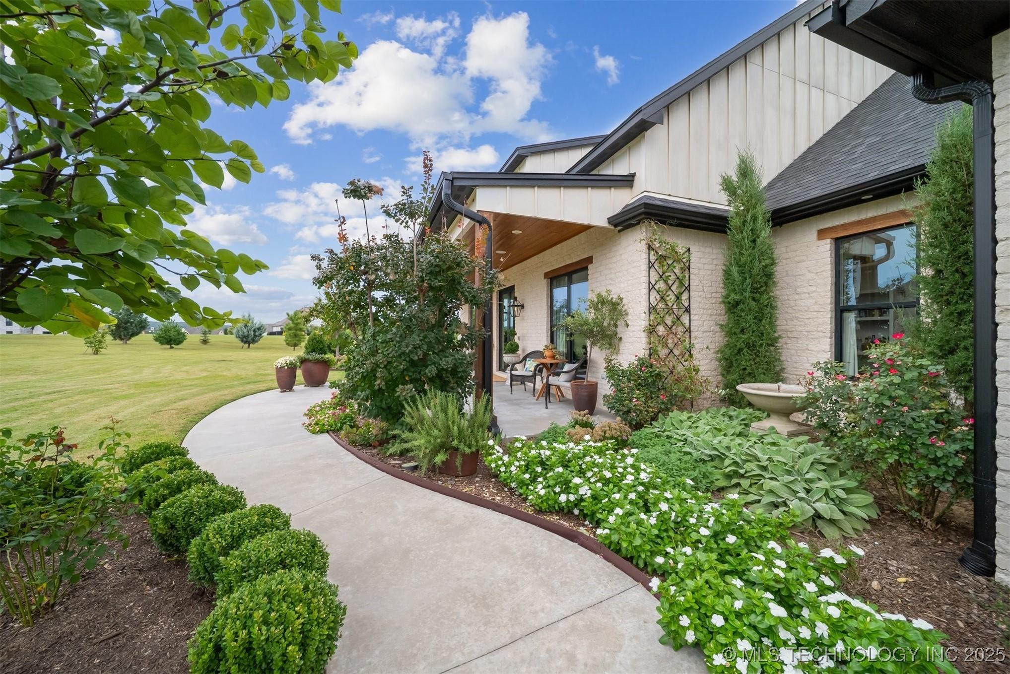 Broken Arrow, Oklahoma, 74014, United States, 4 Bedrooms Bedrooms, ,4 BathroomsBathrooms,Residential,For Sale,1983128