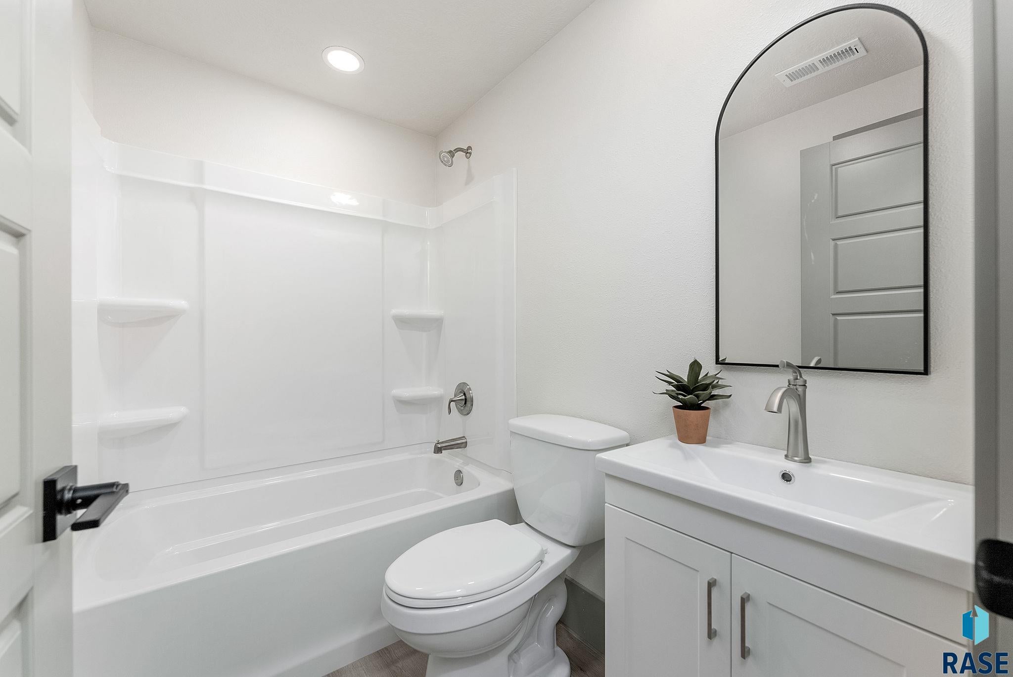 Sioux Falls, South Dakota, 57108, United States, 4 Bedrooms Bedrooms, ,2 BathroomsBathrooms,Residential,For Sale,1926720