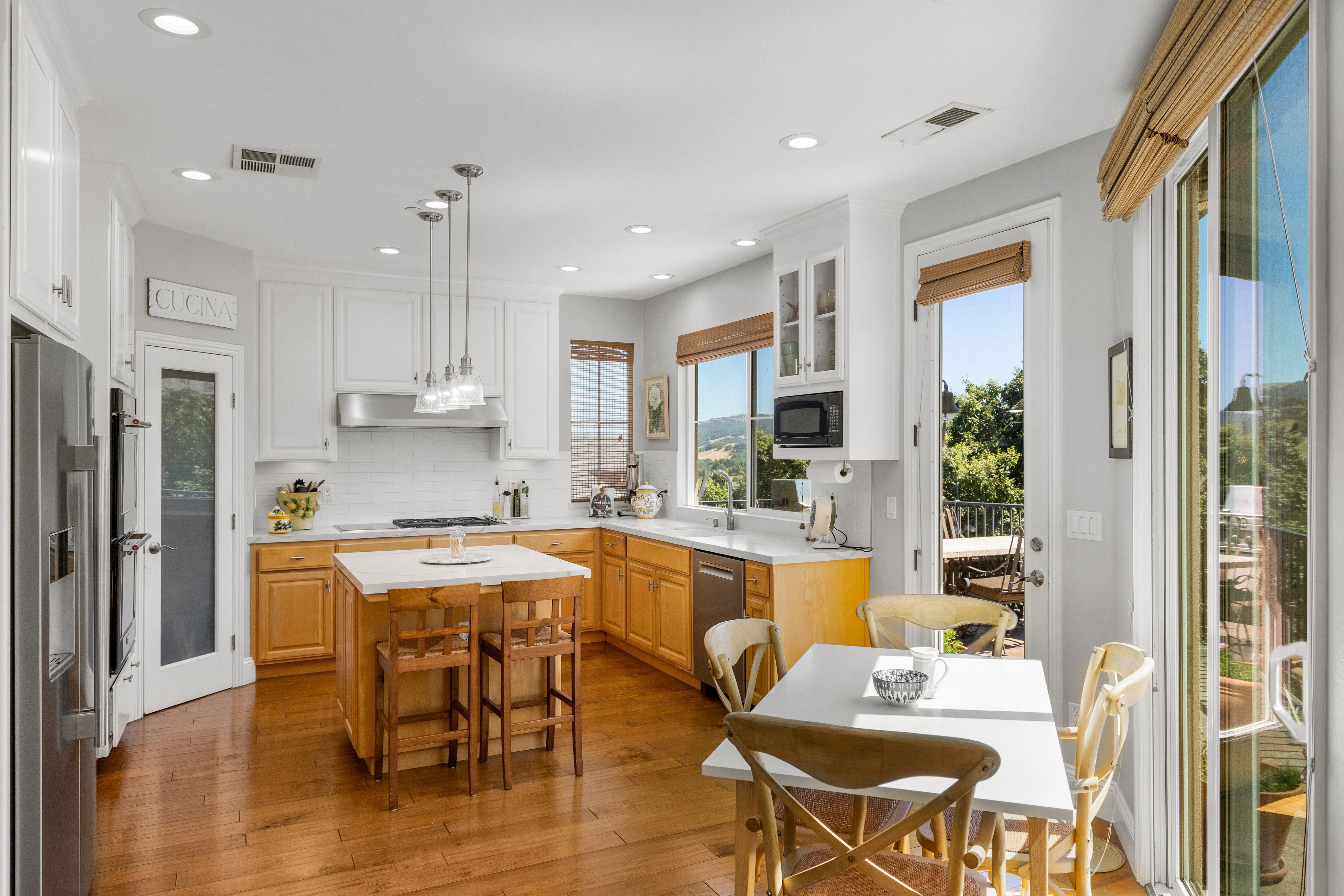  Custom Home on a Spectacular View Lot with Majestic Heritage Oak - 物件實景