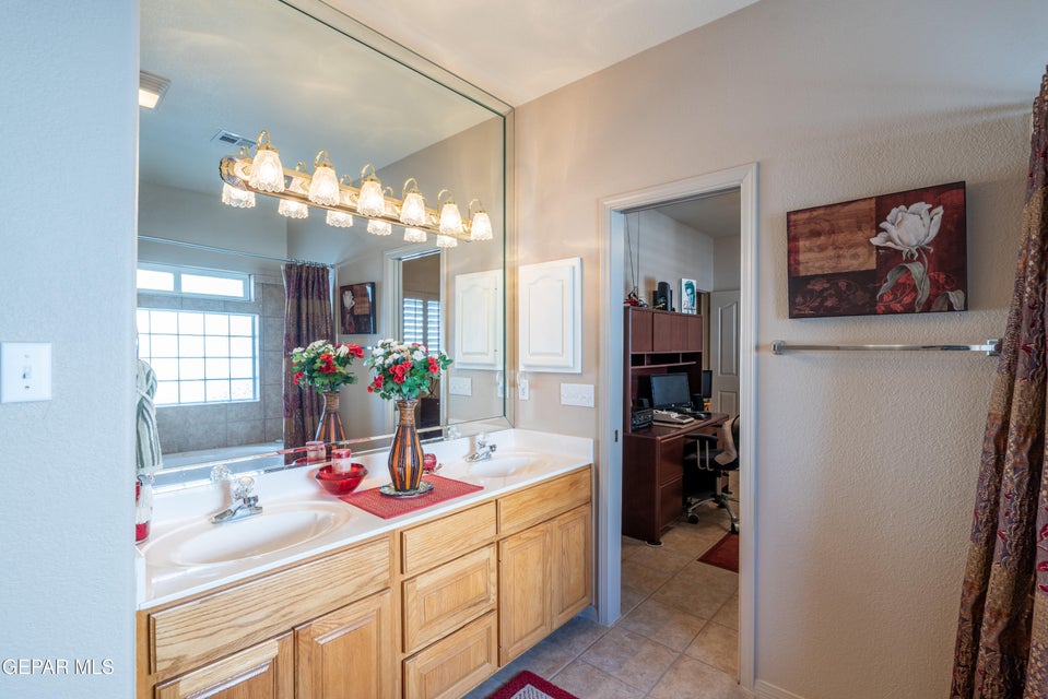 El Paso, Texas, 79912, United States, 4 Bedrooms Bedrooms, ,3 BathroomsBathrooms,Residential,For Sale,1988584