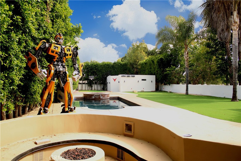 Woodland Hills, California, 91367, United States, 5 Bedrooms Bedrooms, ,6 BathroomsBathrooms,Residential,For Sale,1973826