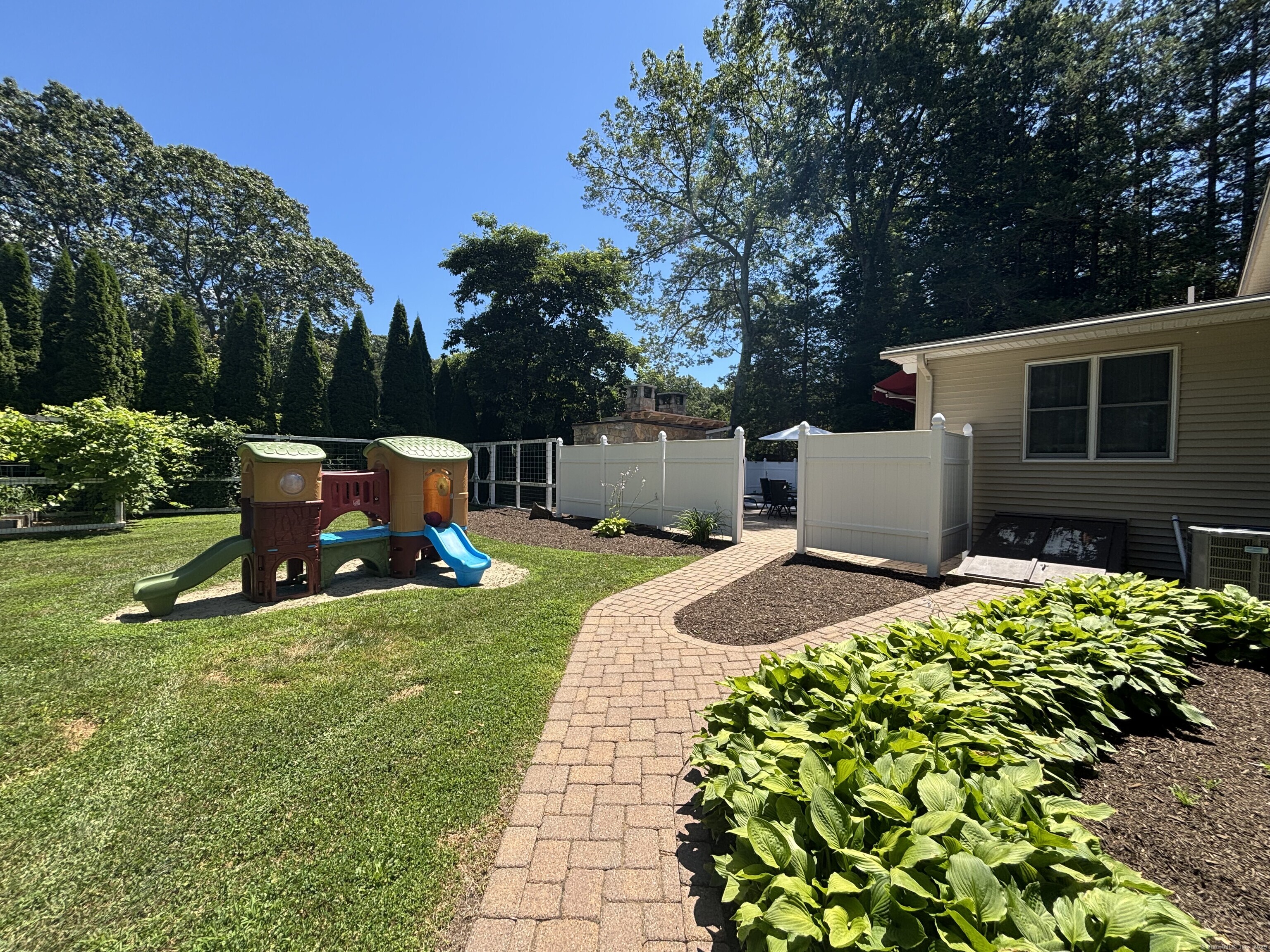 East Lyme, Connecticut, 06357, United States, 3 Bedrooms Bedrooms, ,2 BathroomsBathrooms,Residential,For Sale,1931029