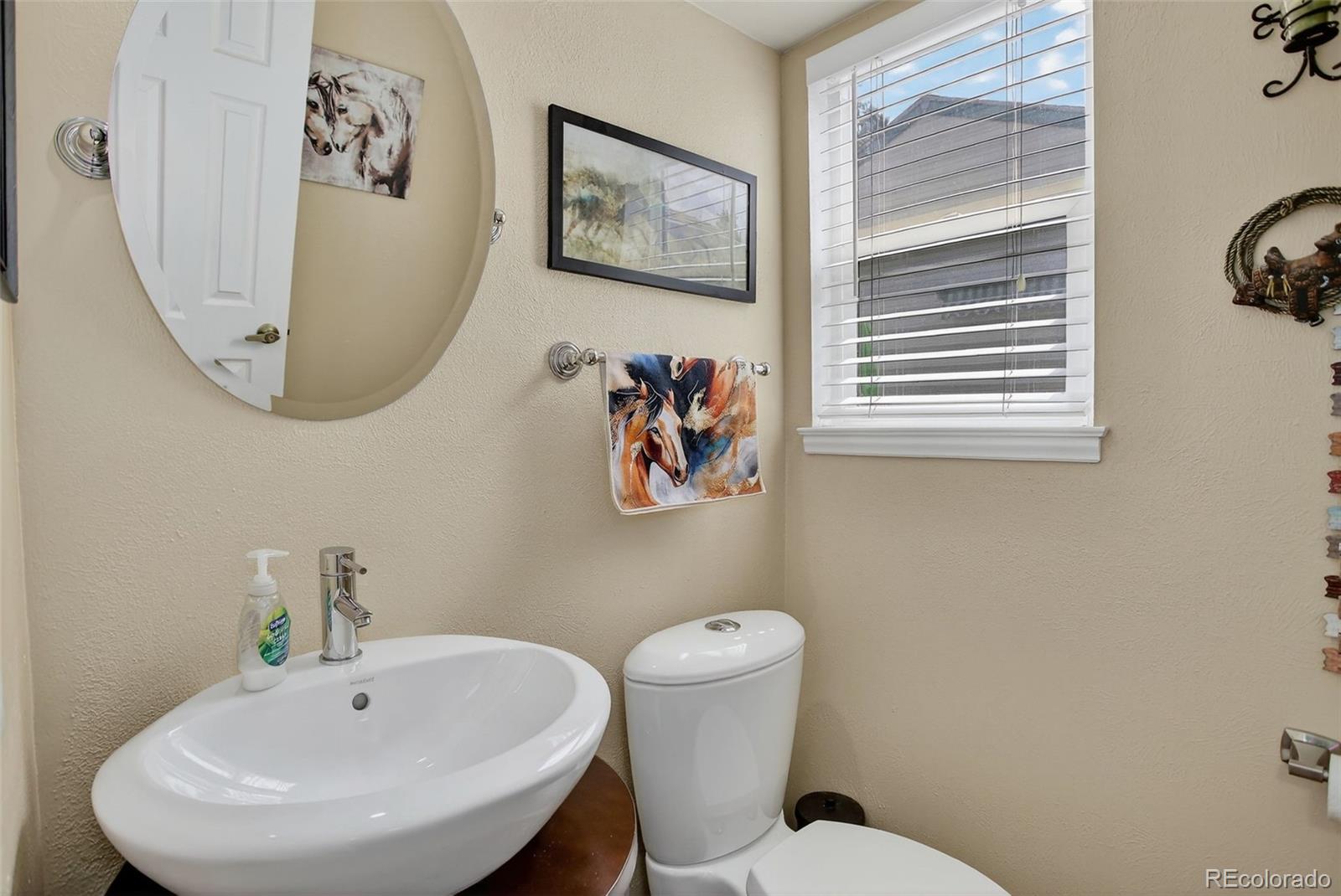 Aurora, Colorado, 80015, United States, 4 Bedrooms Bedrooms, ,3 BathroomsBathrooms,Residential,For Sale,1951032