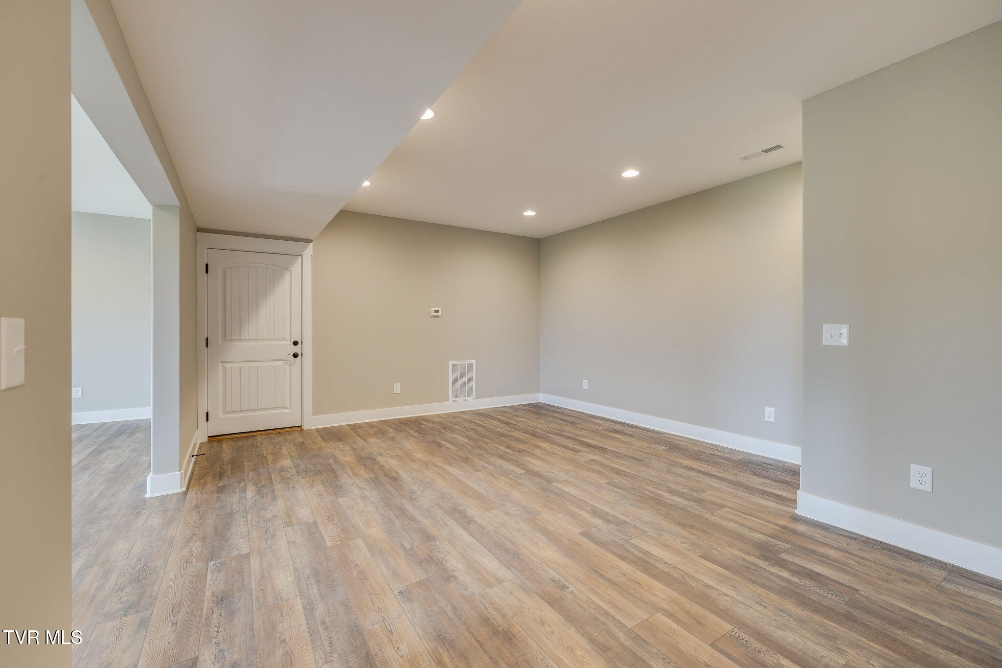 Jonesborough, Tennessee, 37659, United States, 4 Bedrooms Bedrooms, ,3 BathroomsBathrooms,Residential,For Sale,1974561