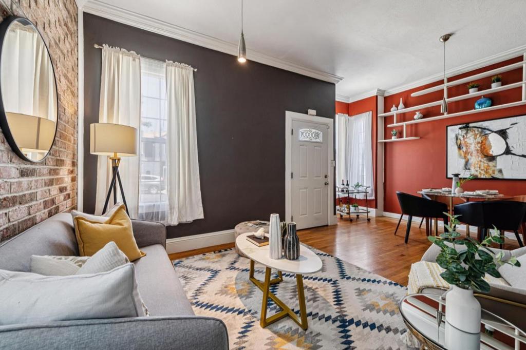 San Francisco, California, 94134, United States, 3 Bedrooms Bedrooms, ,2 BathroomsBathrooms,Residential,For Sale,1943072
