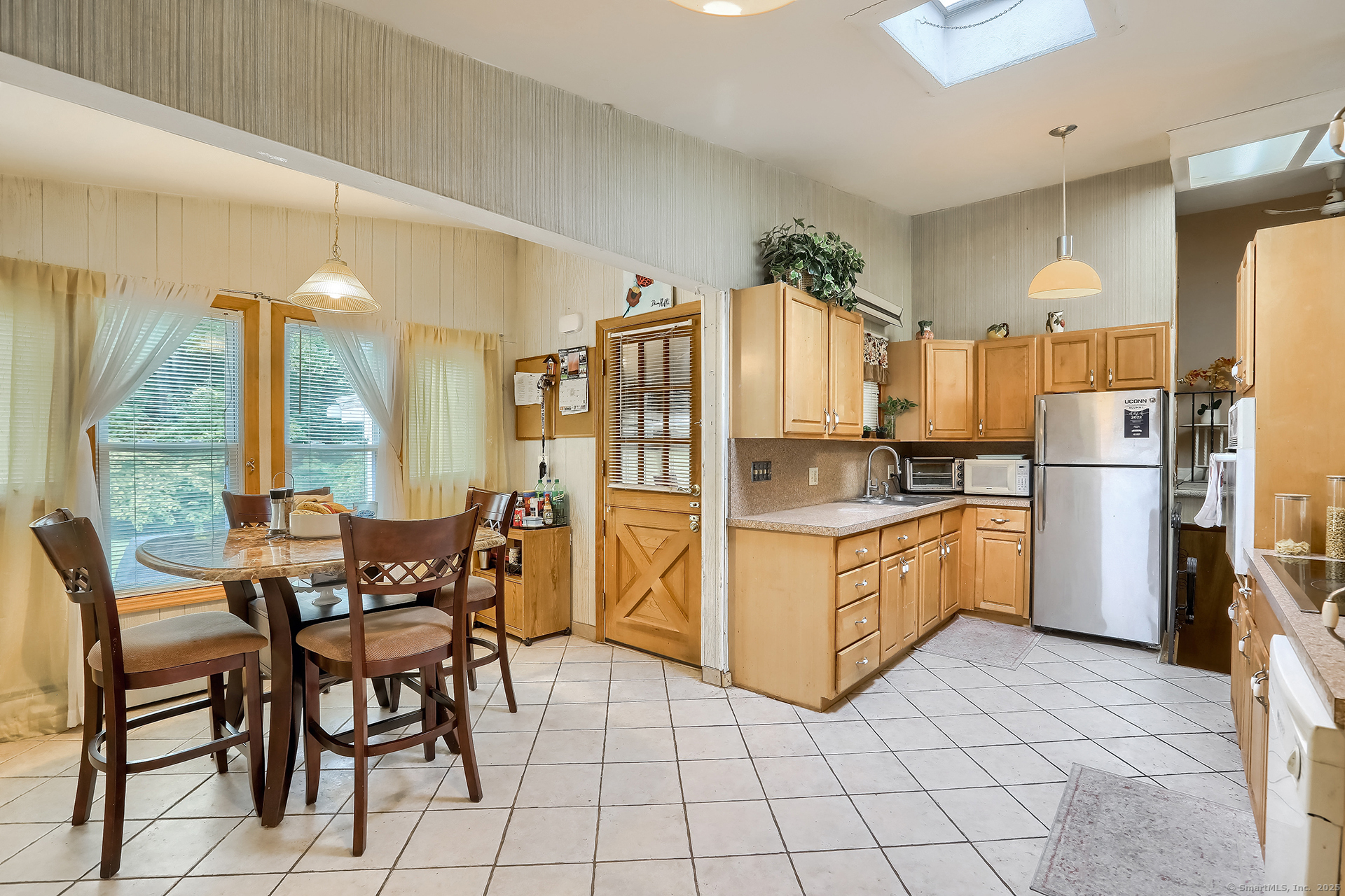Brookfield, Connecticut, 06804, United States, 4 Bedrooms Bedrooms, ,2 BathroomsBathrooms,Residential,For Sale,1730338